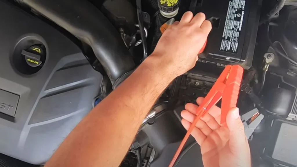 Connecting the Jump Starter to the Battery