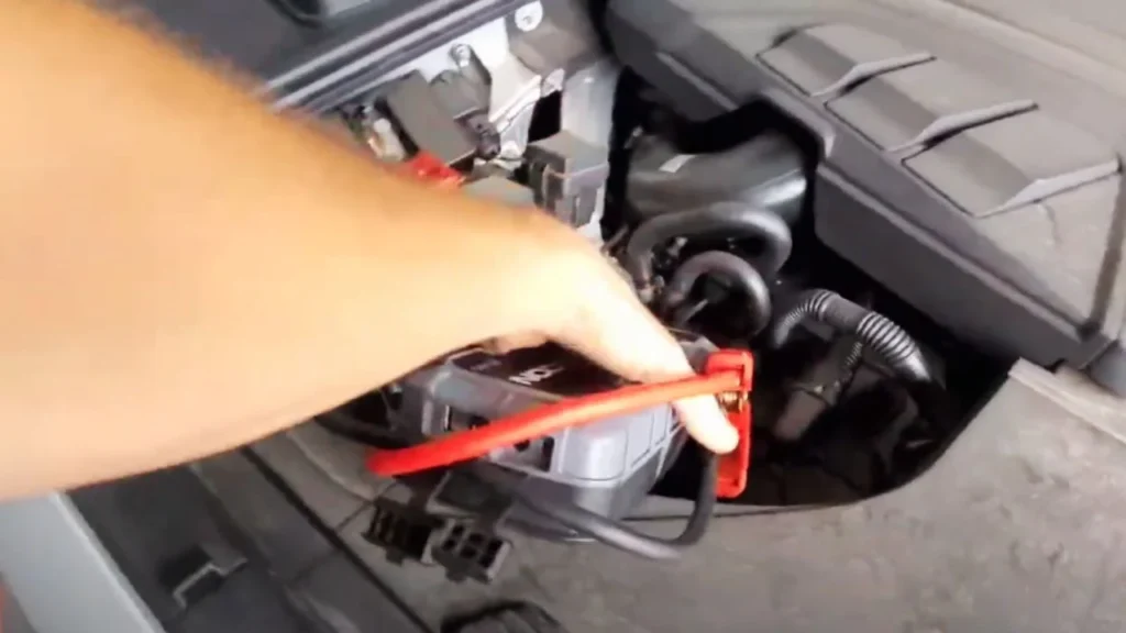 Step 6: Disconnect the Jumper Cables in Reverse Order